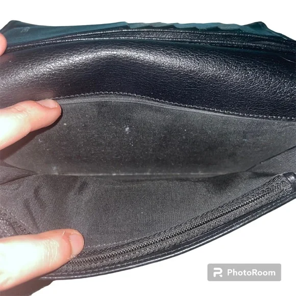 CHANEL Black Leather Camellia Bifold Long Wallet - Authentic - Picture 10 of 16